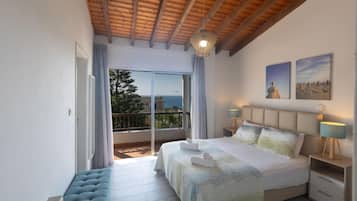 4 bedrooms, iron/ironing board, WiFi