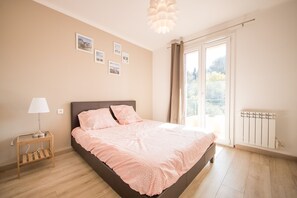 2 bedrooms, iron/ironing board, travel crib, free WiFi