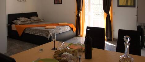 1 makuuhuone, silitysrauta/-lauta, Wi-Fi