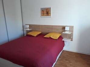 2 bedrooms, iron/ironing board, free WiFi, bed sheets