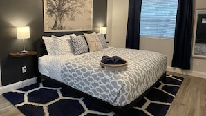 1 habitación, tabla de planchar con plancha, wifi gratis y ropa de cama 