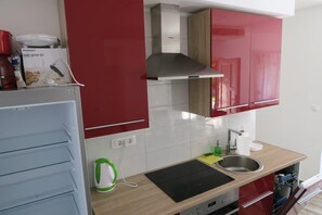 Refrigerador, horno, placa de cocina, lavavajillas