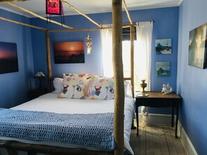 4 bedrooms, iron/ironing board, free WiFi, bed sheets