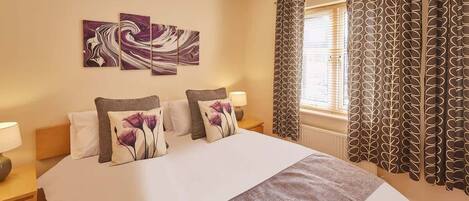 4 bedrooms, iron/ironing board, free WiFi, bed sheets