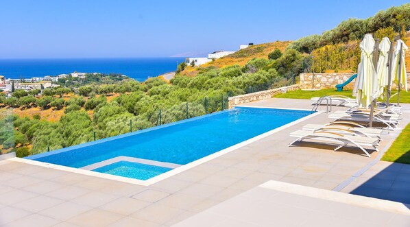 Pool - holiday home "Villa Kallia" with Infinity Pool (Agia Pelagia)