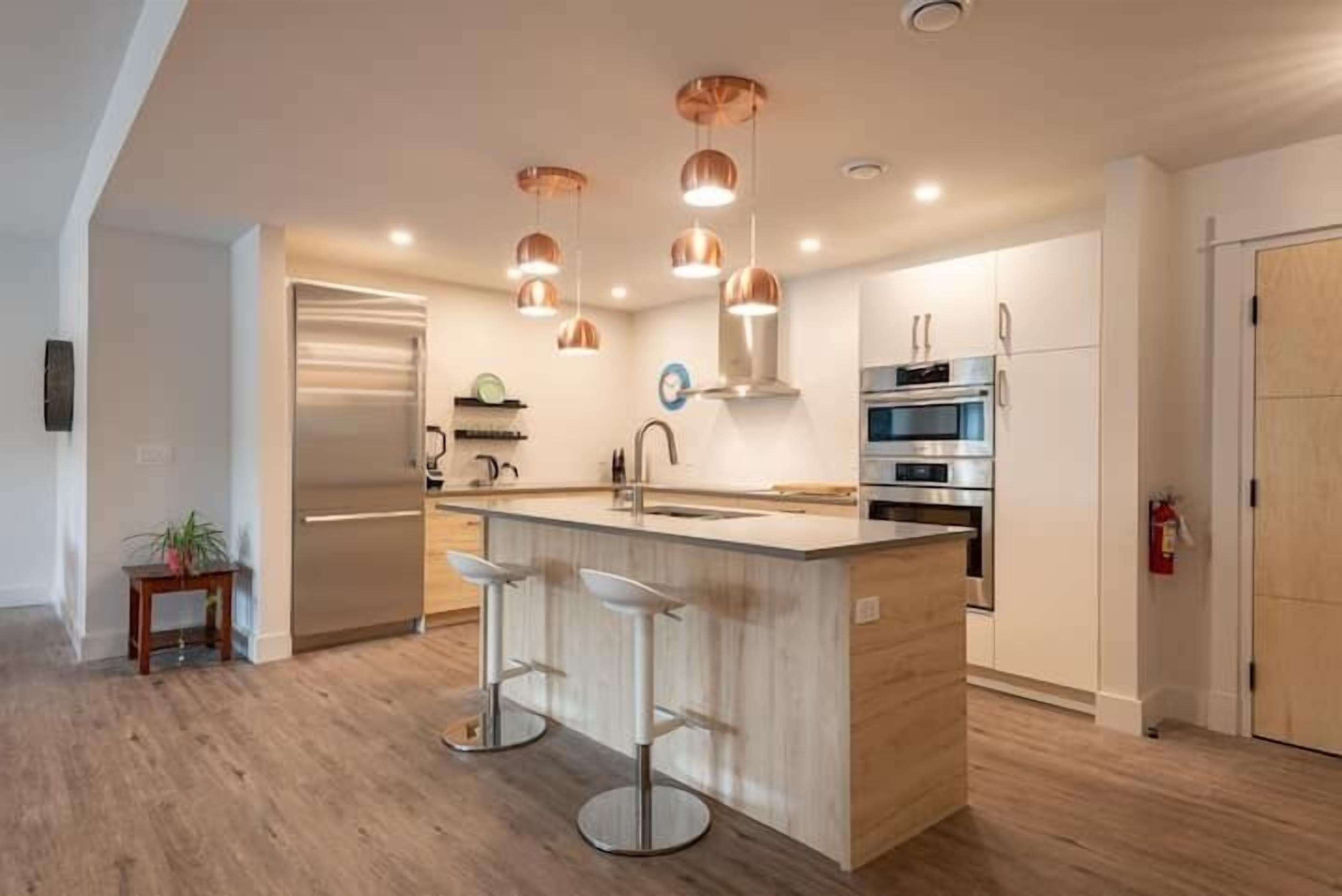 303 - Wolfville Luxury Apartment with 2 King Beds in Wolfville, Canada
