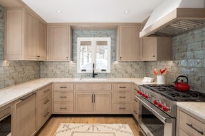 Condo, 4 Bedrooms | Private kitchen | Fridge, oven, coffee/tea maker, toaster