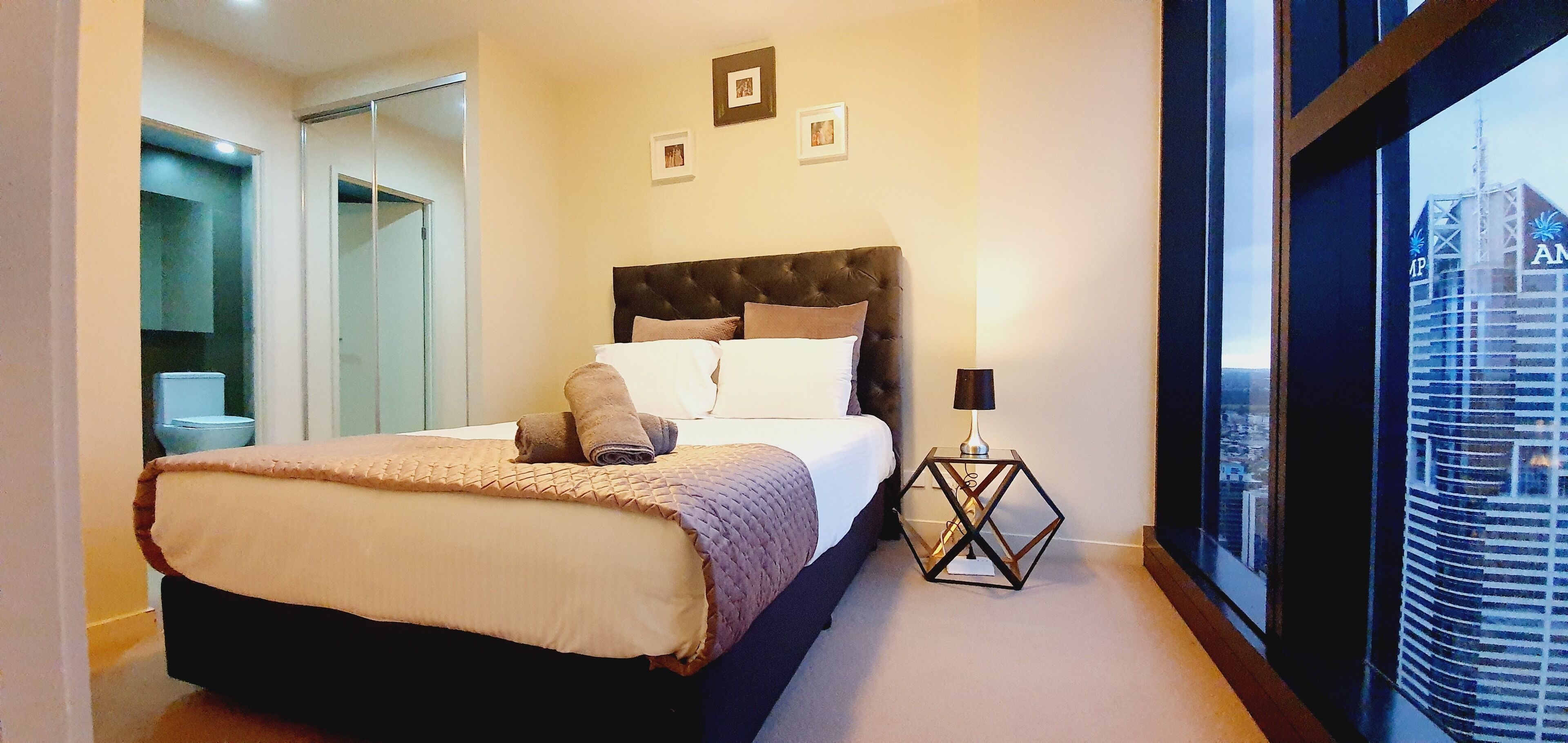 Great Melbourne view+ Free Wifi+ Laundry facility inside