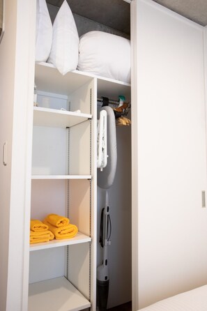 1 chambre, bureau, fer et planche à repasser, Wi-Fi gratuit