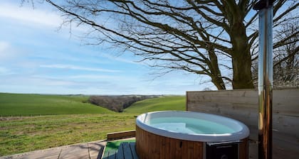 Charming quirky couple and dog friendly countryside bolt hole, with private hot tub and communal gam