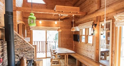 Izu House Luxury Log Fireplace / Ito Shizuoka