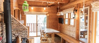 Izu House Luxury Log Fireplace / Ito Shizuoka