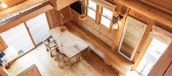 Izu House Luxury Log Fireplace / Ito Shizuoka