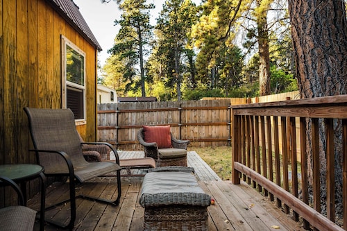 Charming Tiny House Suite Retreat,loft & wildlife!