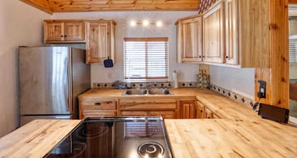 Charming Tiny House Suite Retreat,loft & wildlife!