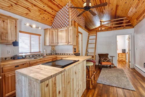 Piney Tiny House — Loft, Wildlife Views, Banner WY