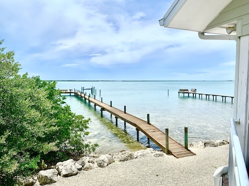 Beachside @ Torchview Waterfront Retreat 