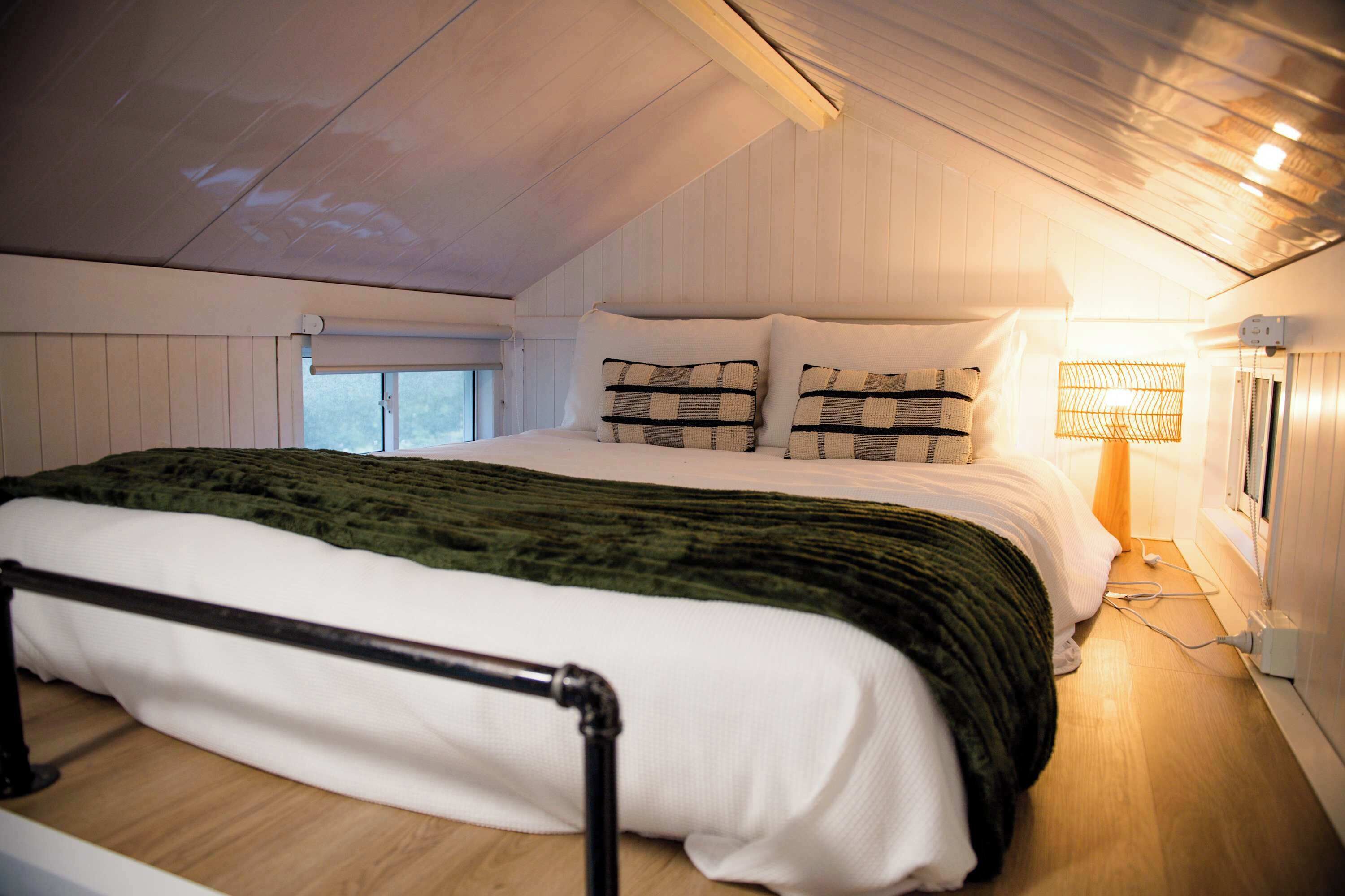 1 bedroom, travel cot, bed sheets