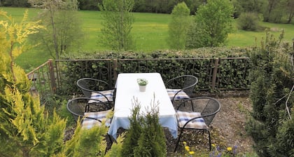 Absolutely quiet location, beautiful view, garden, charging station, table football, darts