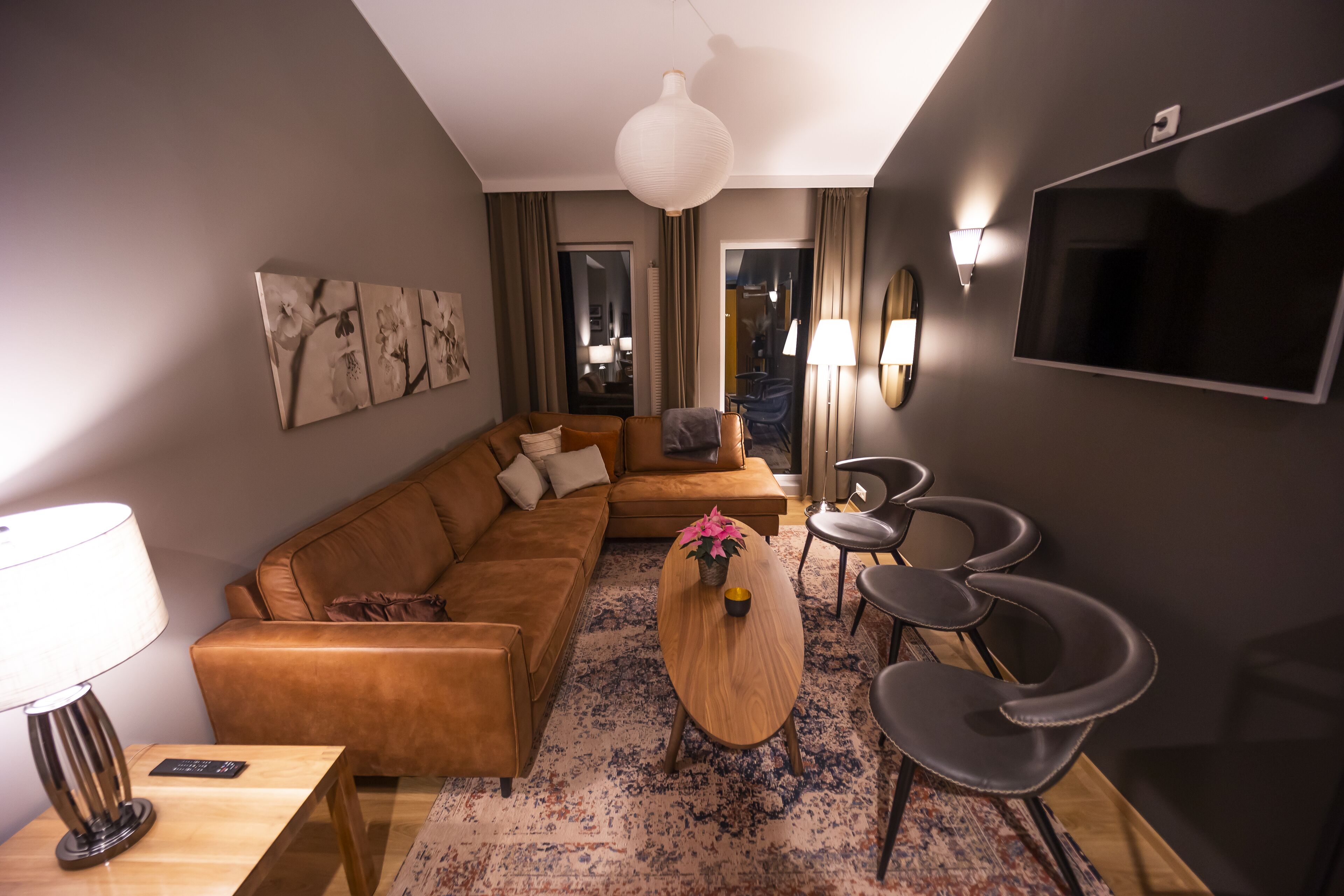 32-inch flat-screen tv with satellite channels, tv