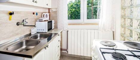 ثلاجة، ميكروويف، فرن، موقد طهي مسطح