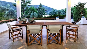 Villa | Outdoor dining
