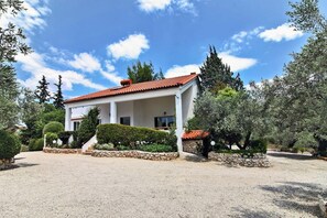 Villa | Exterior