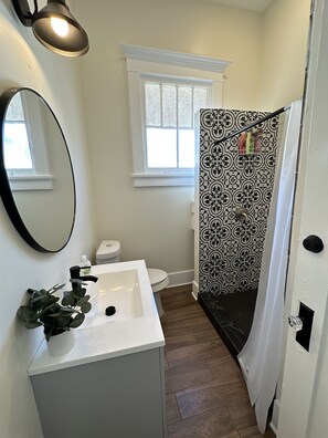 Hårføner, håndklær, såpe og sjampo