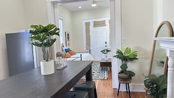 3 slaapkamers, een strijkplank/strijkijzer, gratis wifi, beddengoed