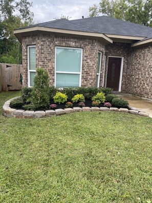 Exterior - Modern & Convenient Cozy House minutes away from Medical Center  ❤️ (Houston)