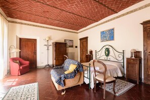 1 غرفة نوم ومكواة/لوح كي وواي فاي