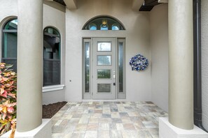 Interior - Custom Heated Pool, Kayaks, Bikes, & Spectacular Views - Villa Lakeside Oasis - Roelens Vacations (Cape Coral)