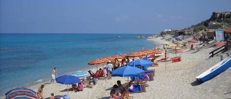 Una spiaggia nelle vicinanze