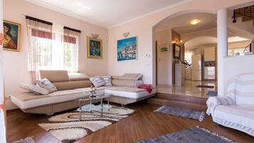 TV, fireplace, DVD player, stereo