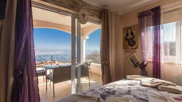 4 bedrooms, iron/ironing board, WiFi