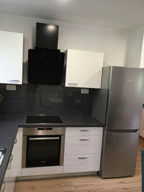 Refrigerador, microondas, horno, placa de cocina