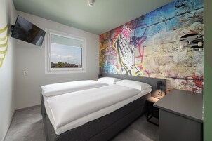 Basic Double Room | Desk, laptop workspace, soundproofing, free WiFi