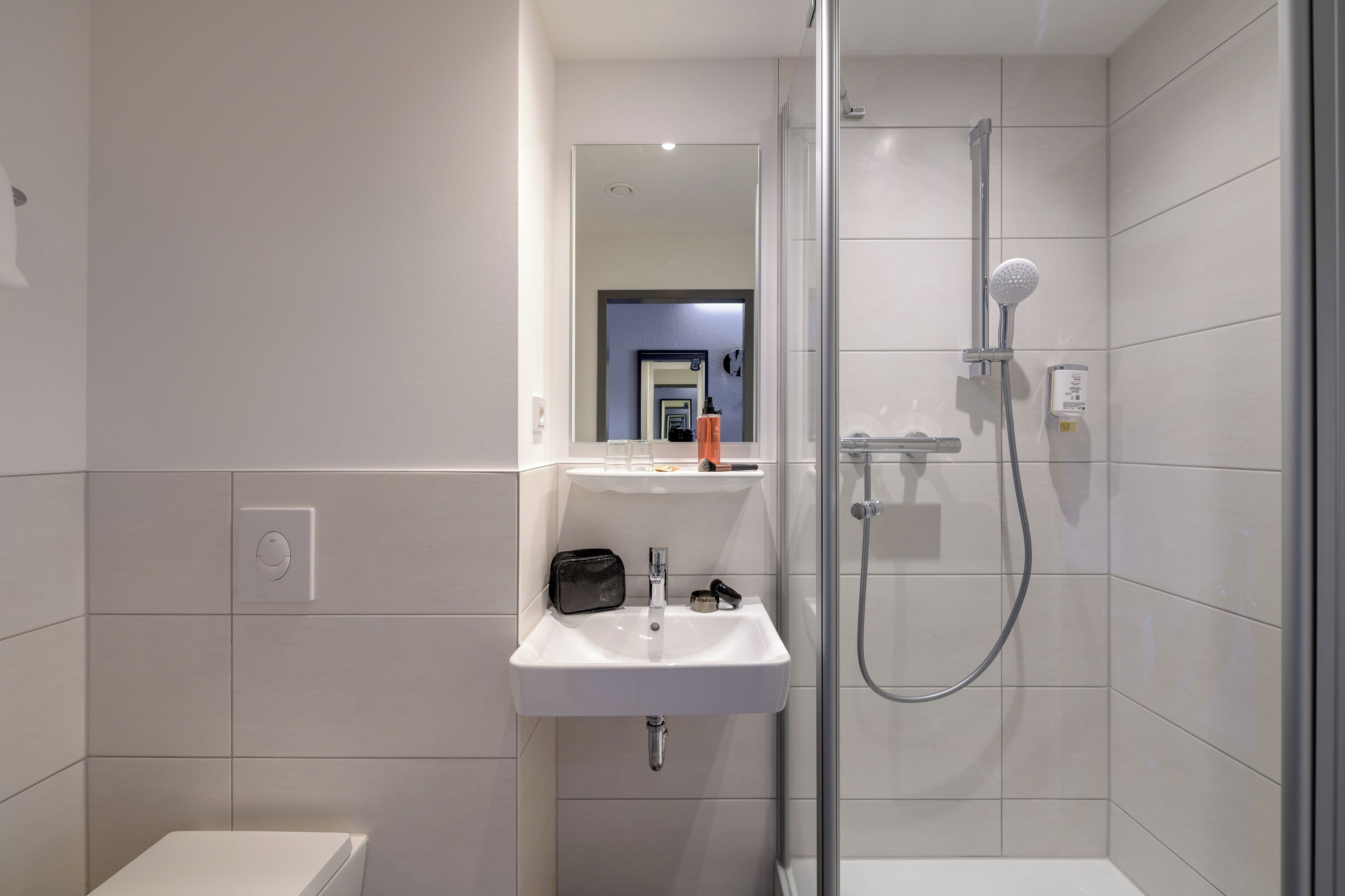 Classic Triple Room | Bathroom | Shower, towels