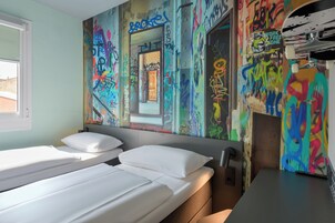 Basic Twin Room | Desk, laptop workspace, soundproofing, free WiFi