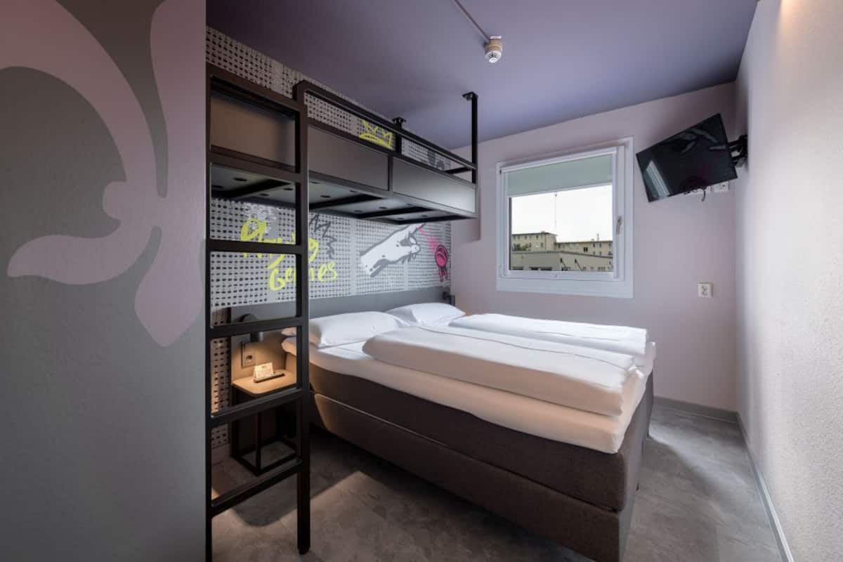 Classic Triple Room | Desk, laptop workspace, soundproofing, free WiFi