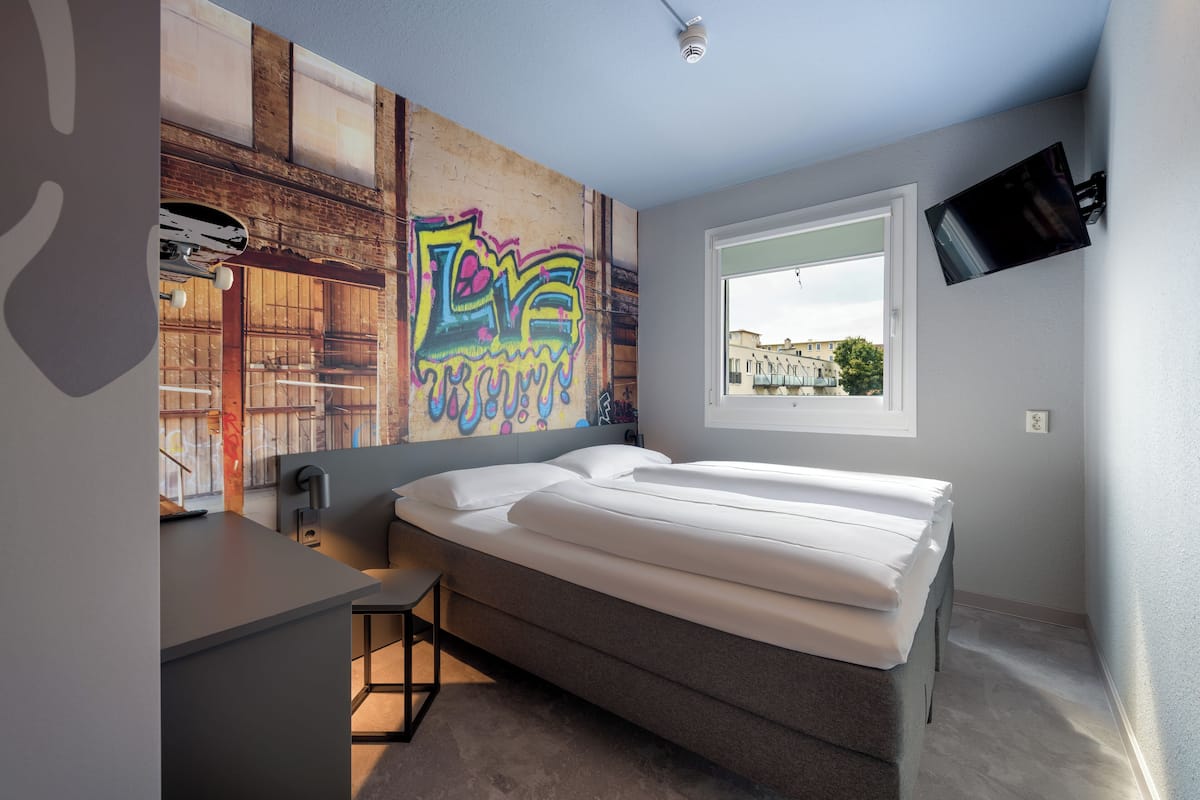 Basic Double Room | Desk, laptop workspace, soundproofing, free WiFi