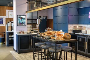 Tägliches Frühstücksbuffet gegen Gebühr