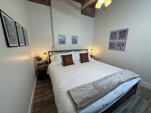 3 Schlafzimmer, Schreibtisch, Bügeleisen/Bügelbrett, Reisekinderbett
