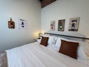 3 Schlafzimmer, Schreibtisch, Bügeleisen/Bügelbrett, Reisekinderbett