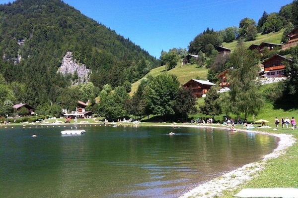 Plan d'Eau de Flumet , en dessous du Village