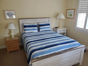 6 bedrooms, desk, iron/ironing board, travel cot