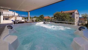 Bain à remous extérieur