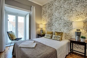 5 bedrooms, iron/ironing board, internet