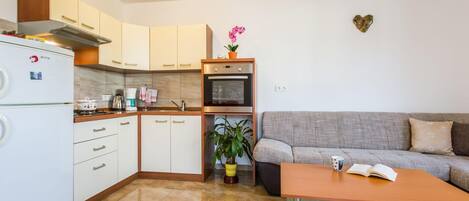 Fridge, microwave, oven, stovetop