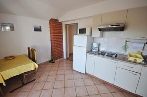 Refrigerador, microondas, cafetera/tetera